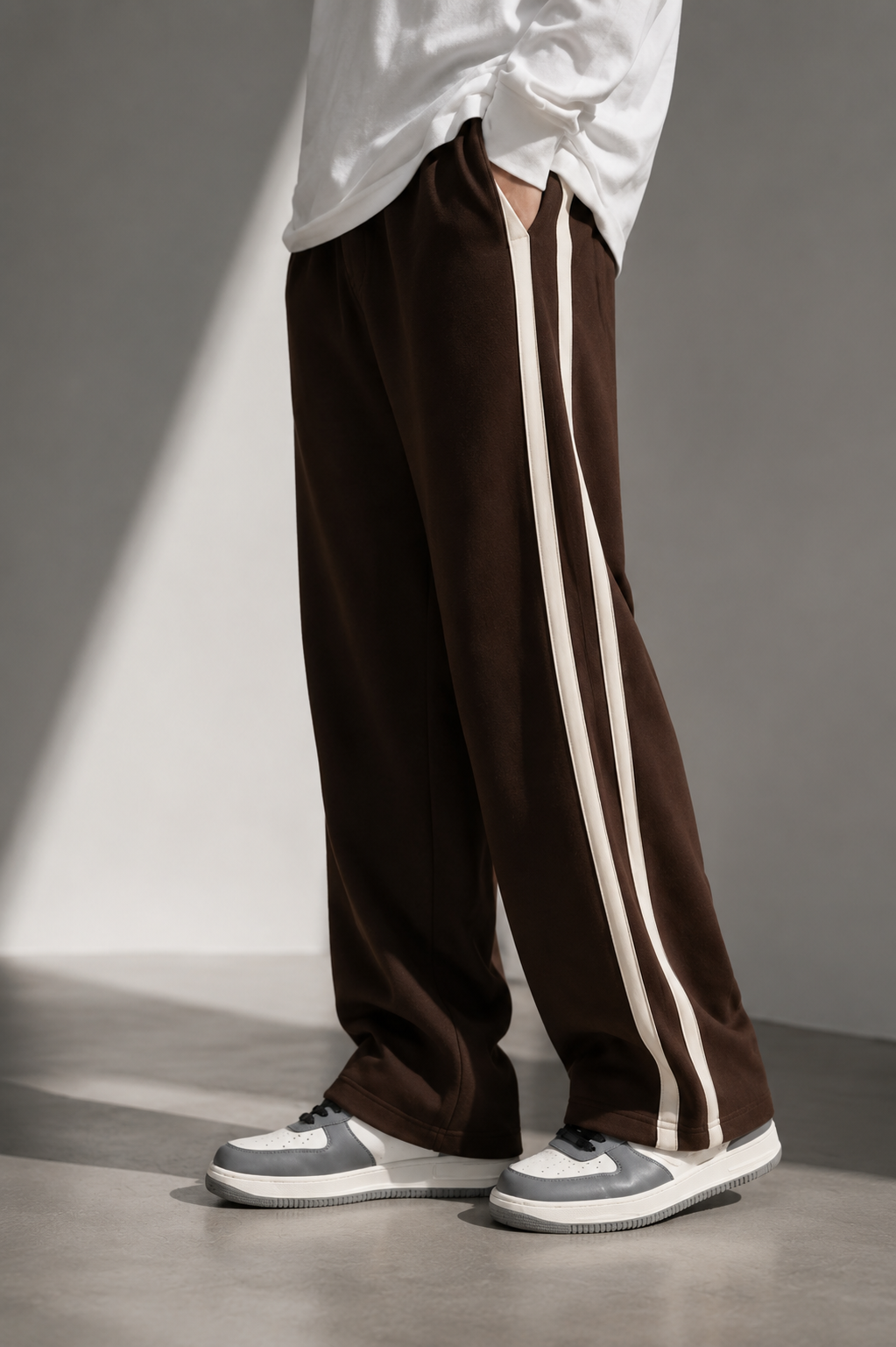 Double Stripes Baggy Trouser - Brown