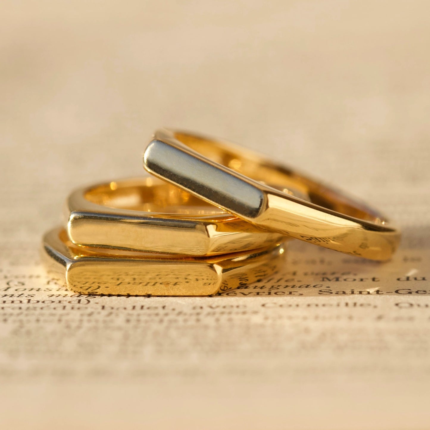 SIGNET RING - GOLDEN